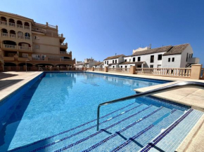 Apto luminoso con vistas al golf y playa, con parking, Almerimar